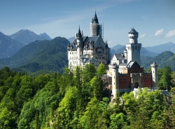 Nur eines der vielen Wahrzeichen in Bayern: Schloss Neuschwanstein  (Bild: Shutterstock)